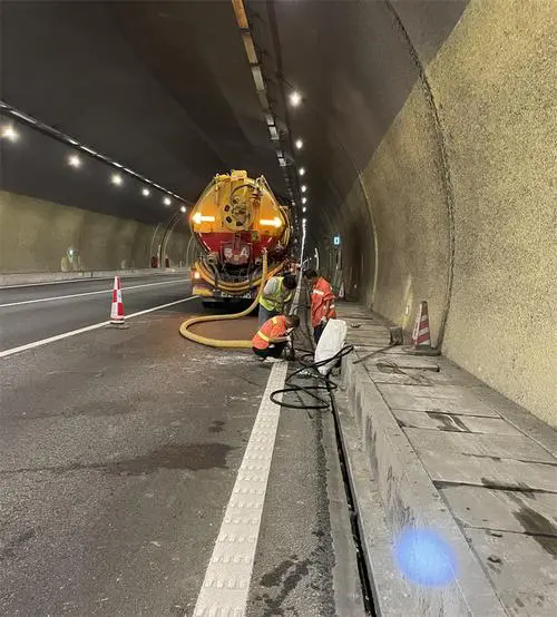 文县隧道排水渠清淤